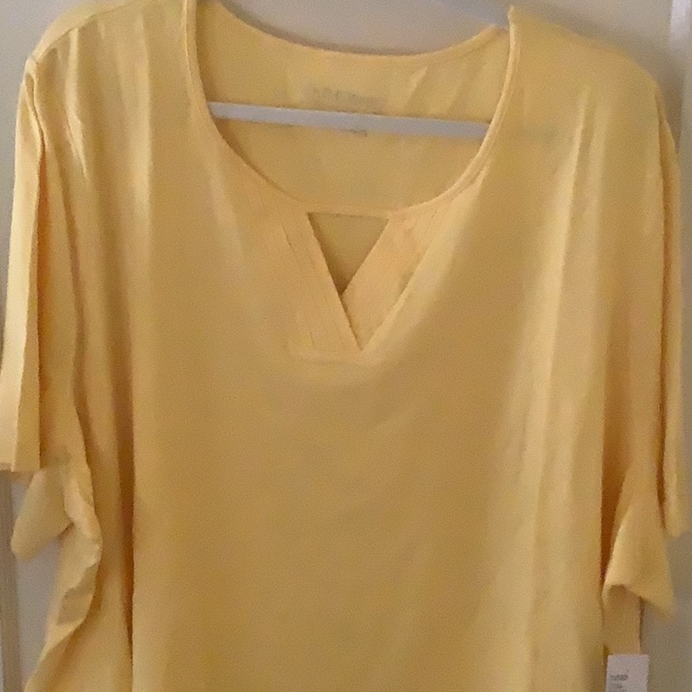 Cool yellow top